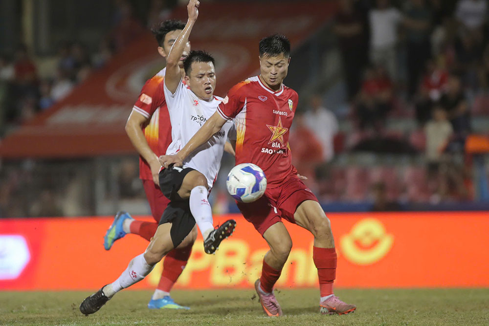 Công an TPHCM gặp không ít khó khăn trước Hồng Lĩnh Hà Tĩnh. Ảnh: Vinh Điền