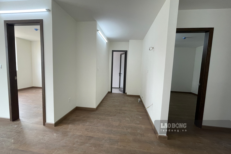 Bên trong một căn hộ 2 phòng ngủ đã hoàn thiện cơ bản có giá khoảng 17 triệu đồng/m2. Ảnh: Đinh Đại 