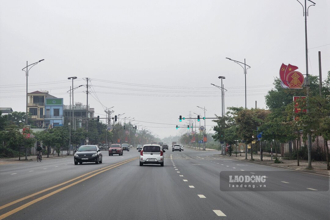 Đường Nguyễn Tất Thành kết nối cổng vào trung tâm Lễ hội Đền Hùng từ phía đông đã khang trang, rộng rãi. Ảnh: Tô Công