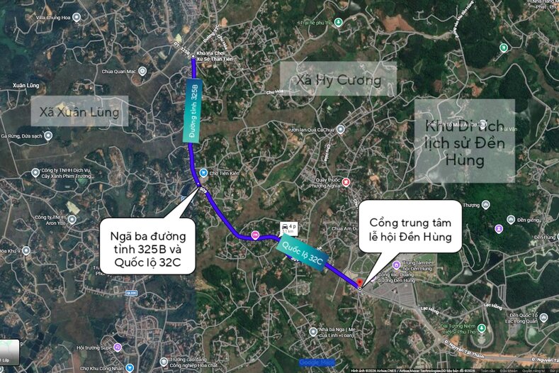 Provincial road 325B and National Highway 32C are the main roads connecting the gate to the Hung Temple Festival center from the west. Graphics: To Cong