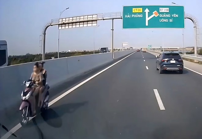 The Traffic Police Department has made a record of administrative violation against the girl who sped her motorbike against traffic on the Hai Phong - Mong Cai expressway. Photo: Traffic Police Department