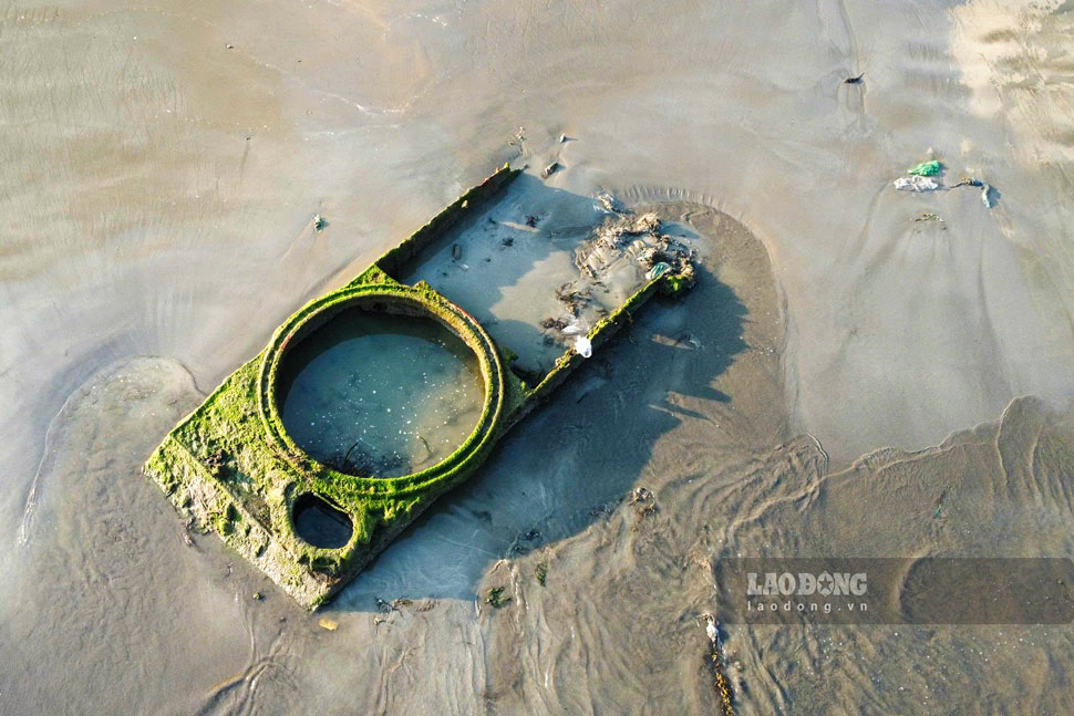 Đại tá Nguyễn Xuân Sơn - Phó Chính ủy Bộ Chỉ huy Quân sự tỉnh Gia Lai - cho biết, theo kế hoạch, đơn vị sẽ huy động máy móc, lực lượng tiến hành trục vớt xác xe tăng vào ngày 29.4. Ảnh: Hoài Phương