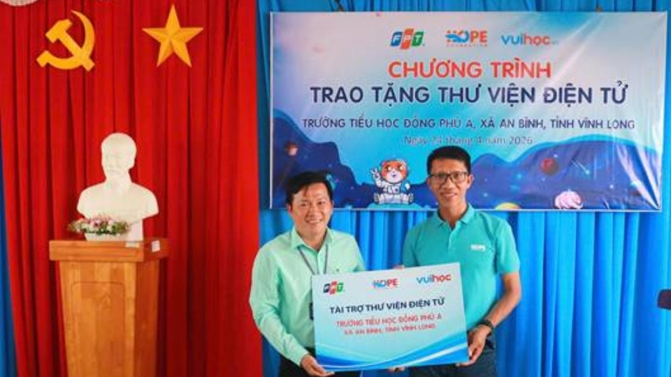 Vinh Long Fatherland Front promotes social security activities, supporting poor households to stabilize their lives. Photo: Vietnam Fatherland Front of the province