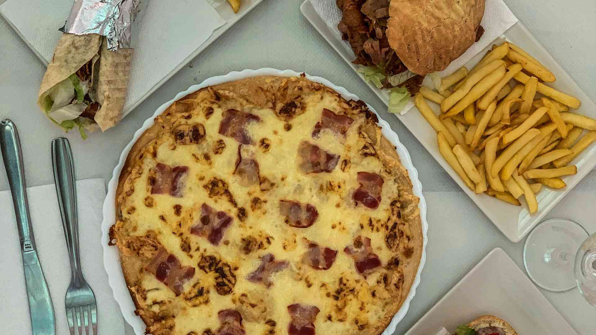 Diet high in saturated fat and bad cholesterol metabolic fat spikes. Photo: Thanh Truong