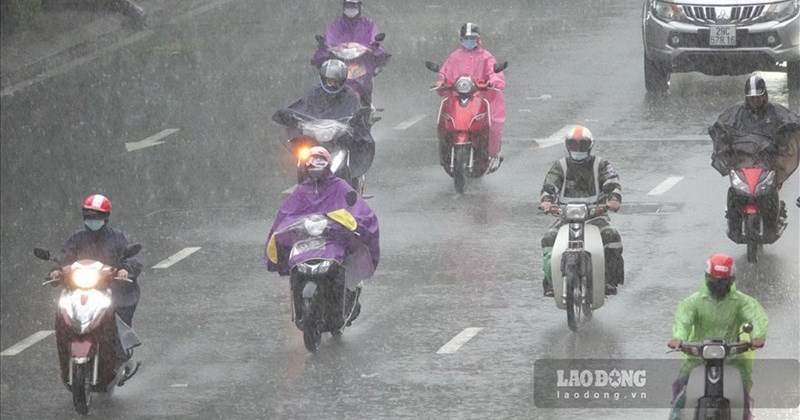 Cảnh báo dông, mưa lớn chiều và đêm nay, mưa trên 70mm
