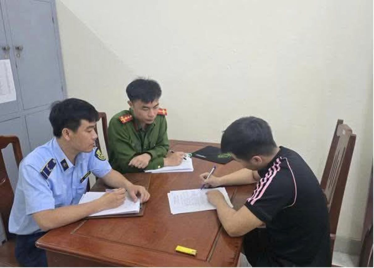 Cơ quan công an và lực lượng quản lý thị trường vào cuộc làm rõ vụ “chặt chém“, thu tiền gửi xe trong đêm khai mạc du lịch biển Sầm Sơn. Ảnh: Công an phường Sầm Sơn