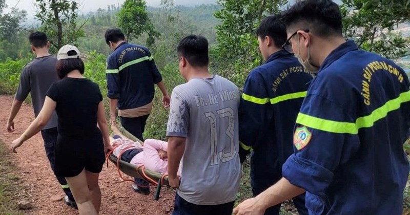 Cứu hộ phụ nữ trượt chân ngã ở đỉnh Sơn Đảo, Hải Phòng dịp lễ