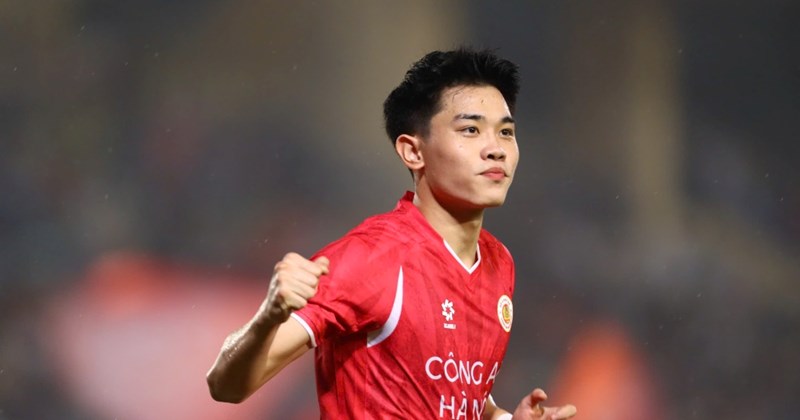 Đình Bắc lập hat-trick, V.League ghi dấu mốc lịch sử