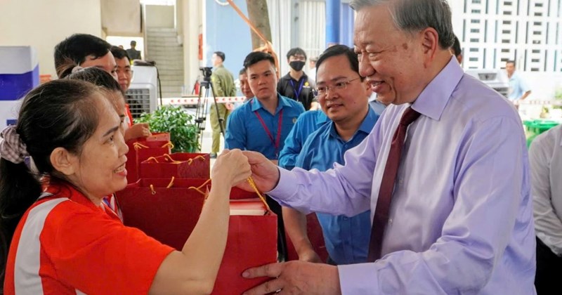 TP.HCM cần tiếp tục chăm lo cho công nhân là nhiệm vụ chính trị