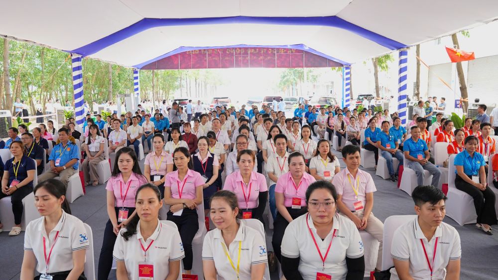 Và gần 300 đoàn viên, người lao động ở TPHCM.