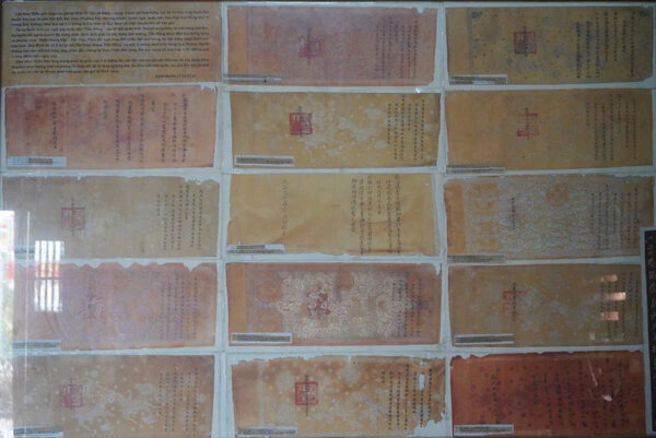 Sắc phong lưu giữ tại đình Tri Yếu. Ảnh: Mai Dung