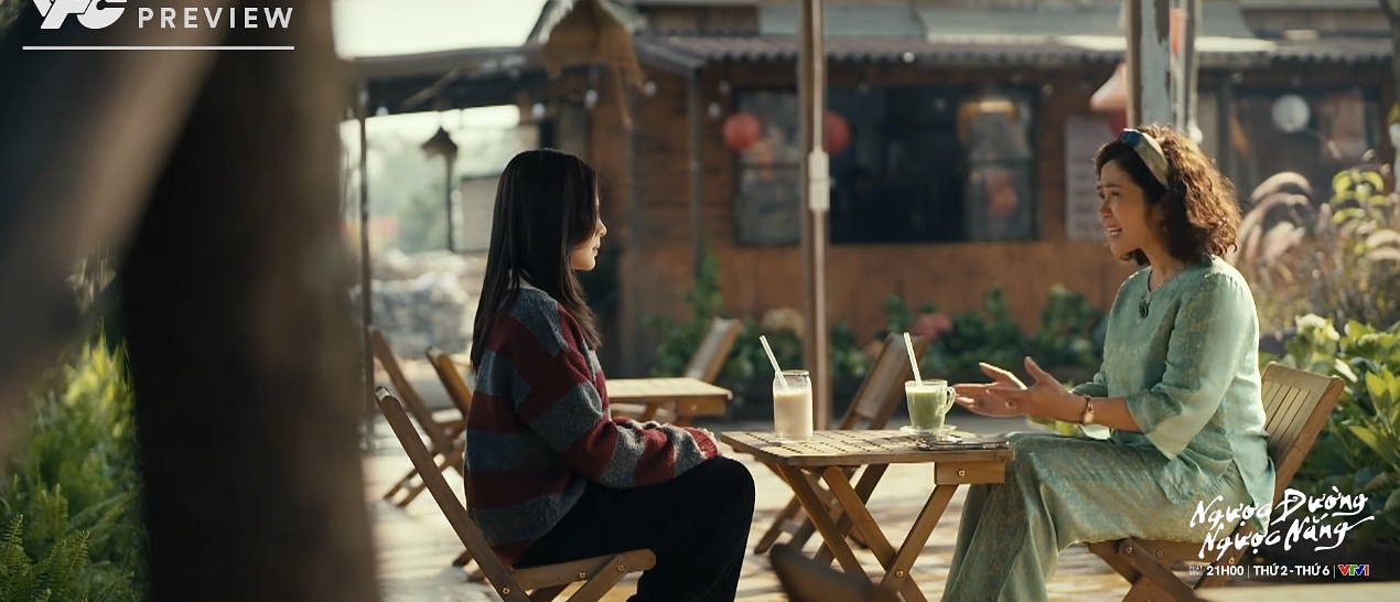 Bà Diện tới dằn mặt Mai trong tập 19 phim “Ngược đường ngược nắng“. Ảnh: VFC. 