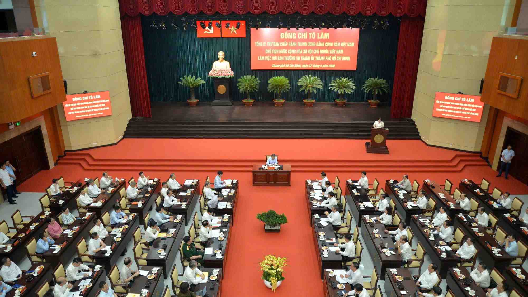 Toàn cảnh buổi làm việc của Tổng Bí thư, Chủ tịch nước Tô Lâm với Ban Thường vụ Thành ủy TPHCM.  Ảnh: Hà Khánh