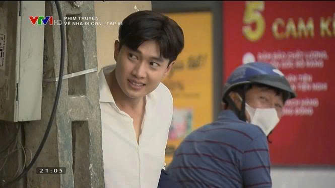 Le rôle apparaît pendant 3 secondes dans Về nhà đi con de l'artiste du peuple Trọng Trinh. Photo: Capture d'écran du film