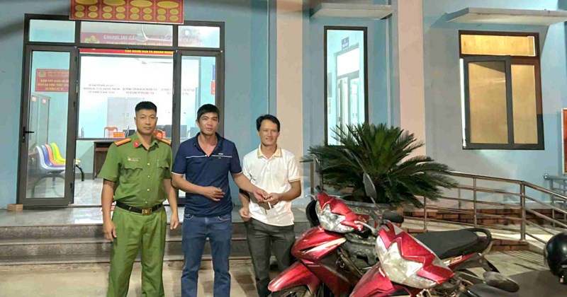 Công an xã Lâm Đồng hỗ trợ đổi xe máy bị đi nhầm, trong cốp có 20 triệu đồng