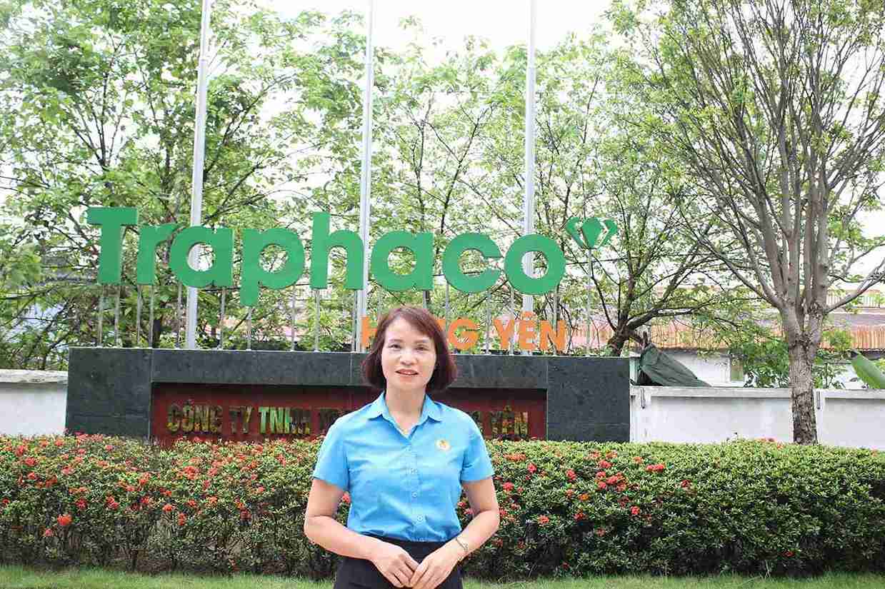 Chị Hoàng Thị Hường - Người góp phần vun đắp niềm tin người lao động tại Traphaco Hưng Yên. Ảnh: Mai Hương