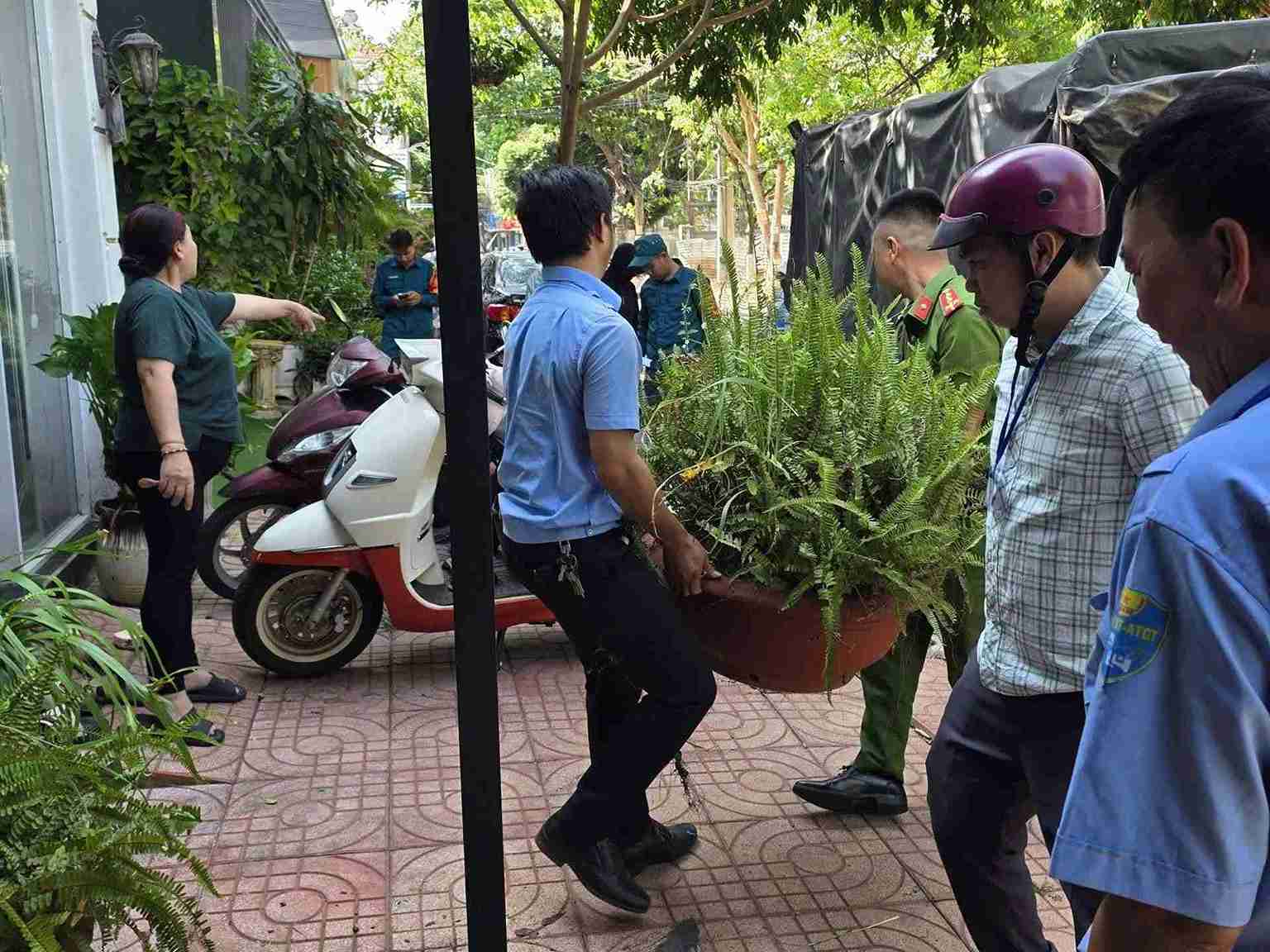Functional forces launched a 90-day campaign to restore urban order and sidewalks in Buon Ma Thuot ward, Dak Lak province. Photo: Police provided