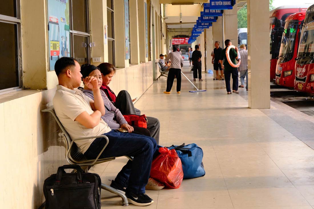 Người dân cho biết không có cảnh chen chúc, đông đúc. Không gian thông thoáng, việc di chuyển thuận tiện, nhanh chóng, tạo cảm giác an toàn cho hành khách. Ảnh: Lê Trang + Mỹ Ly