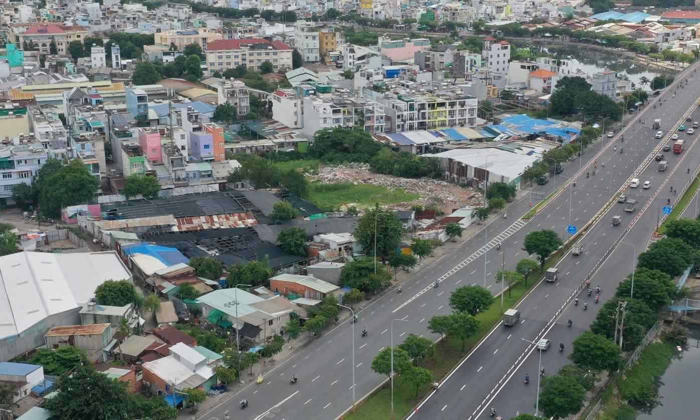 Dự án treo Khu III - Nam Lý Chiêu Hoàng “đắp chiếu” suốt hơn 20 năm qua. Ảnh: Minh Tâm