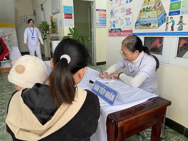 Health station staff welcome people. Photo: Thuy Linh