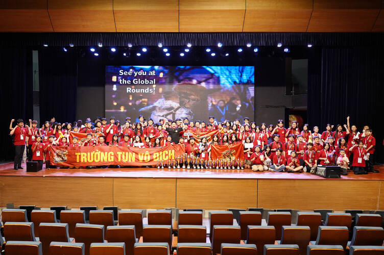 Các thí sinh do Ngũ Tô Duy dẫn dắt trong cuộc thi WSC năm 2026. Ảnh: Nhân vật cung cấp