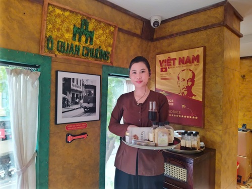 Tàu “5 Cửa Ô” hút khách với hành trình di sản Hà Nội – Kinh Bắc. Ảnh: Minh Hạnh 