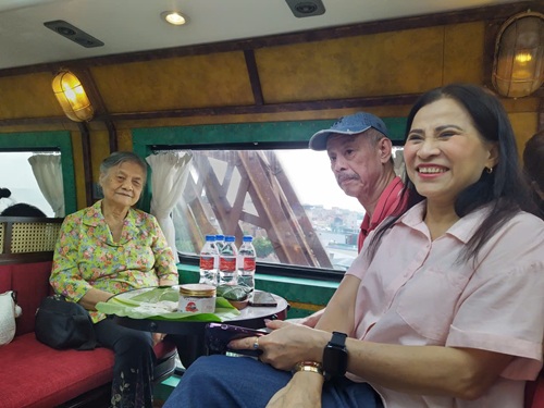 Tàu “5 Cửa Ô” hút khách với hành trình di sản Hà Nội – Kinh Bắc. Ảnh: Minh Hạnh