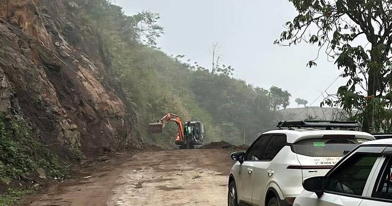 Sơn La: Mưa lớn, sạt lở trên Tỉnh lộ 101 gây ách tắc giao thông