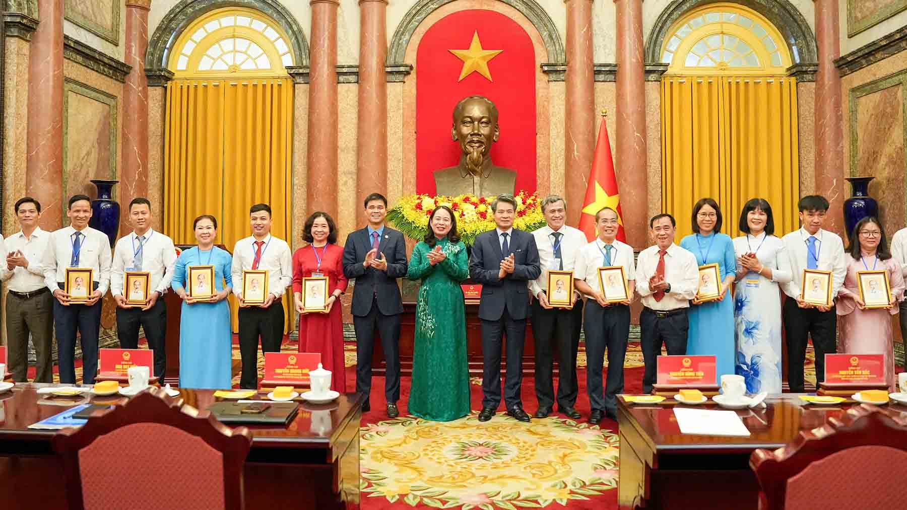 101 outstanding grassroots trade union presidents meet with Vice President