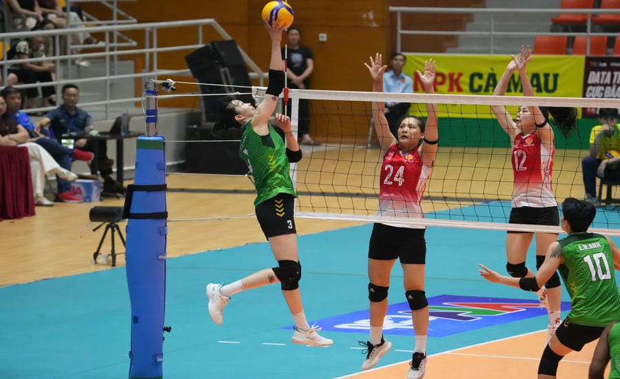 Les équipes VTV Bình Điền Long An et Binh chủng Thông tin ont fait des efforts pour jouer mais n'ont pas obtenu les meilleurs résultats à la Coupe Hùng Vương 2026. Photo: VFV