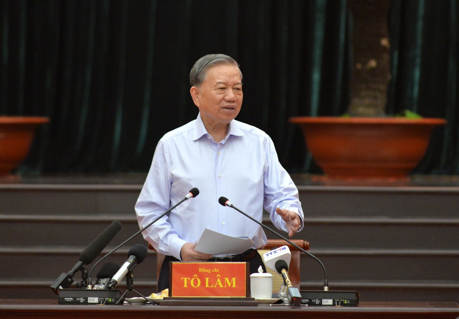 General Secretary and President To Lam speaks at the working session with the Standing Committee of the Ho Chi Minh City Party Committee. Photo: Ha Khanh