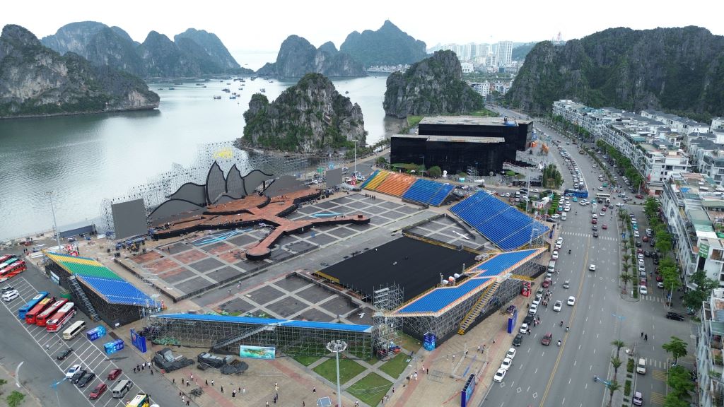 Plaza 30. 10 - lugar donde tendrá lugar el concierto de apertura del Carnaval de Ha Long 2026. Foto: Periódico, Radio y Televisión de la provincia de Quang Ninh