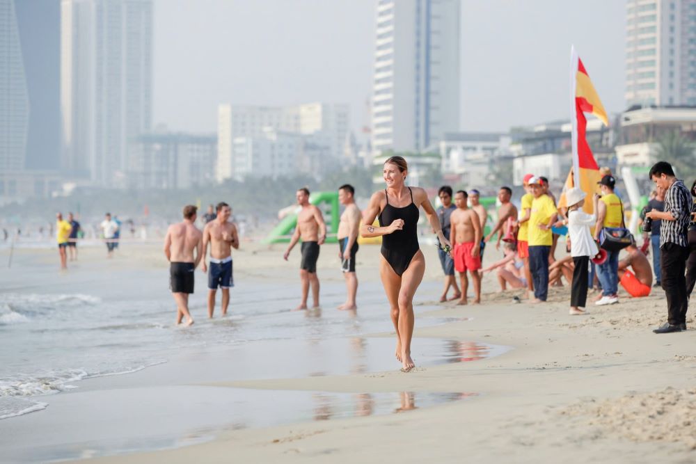 Tourists choose Da Nang beach as a tourist destination during the 30th holiday. 4. Photo: Department of Culture, Sports and Tourism