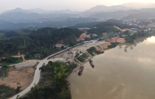 A sand and gravel mine stretching across 5 communes in Lao Cai is about to be auctioned. Photo: Van Duc