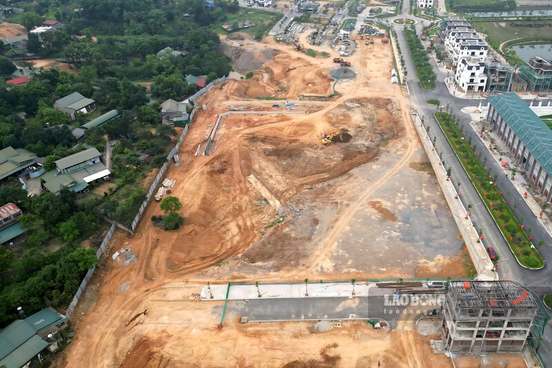 Diện tích đất vừa được giải phóng mặt bằng tại khu Đồng Tâm, xã Cẩm Khê. Ảnh: Tô Công