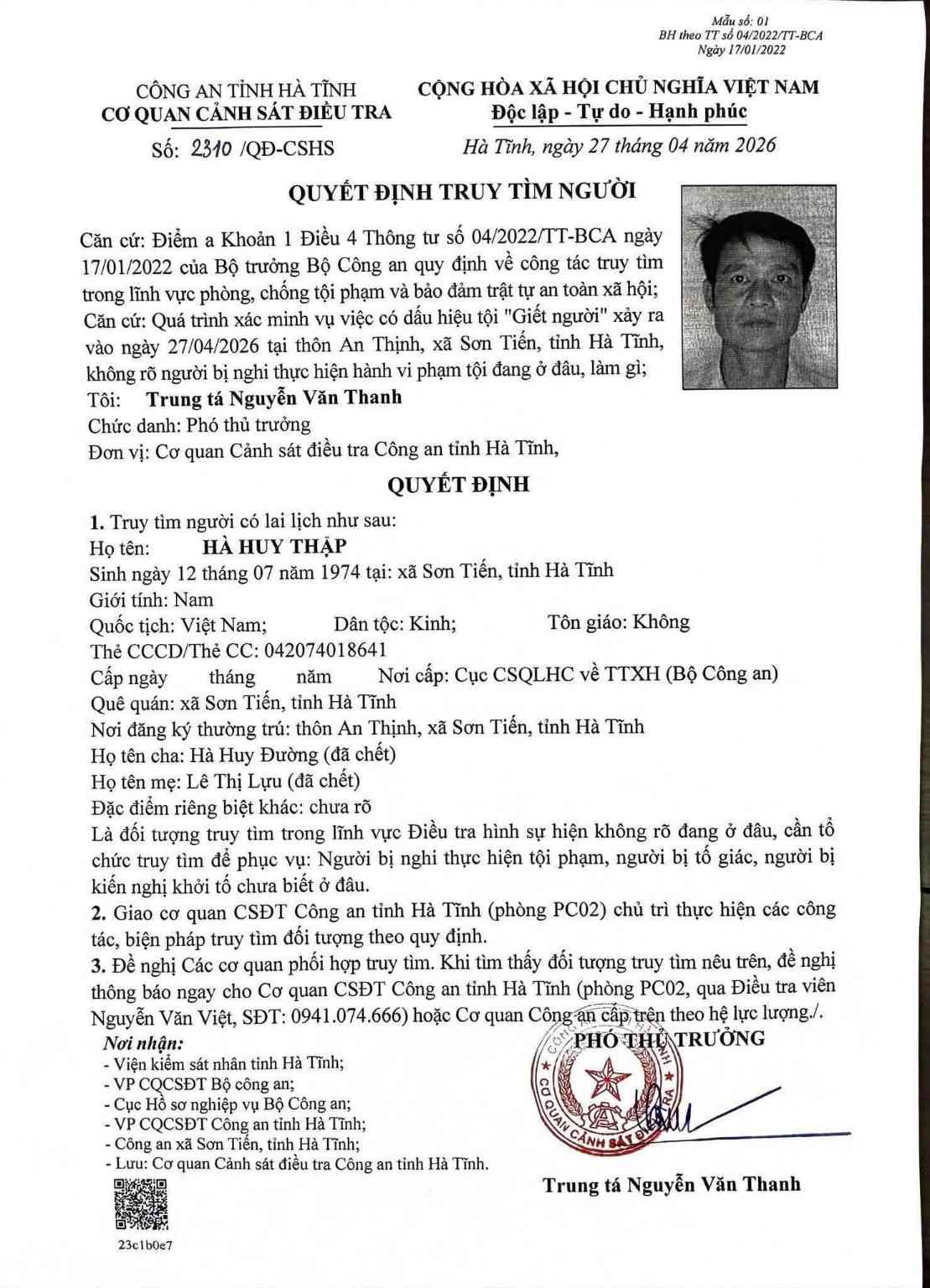 Quyết định truy tìm nghi phạm của Công an tỉnh Hà Tĩnh liên quan vụ án mạng tại xã Sơn Tiến. Ảnh: Ngọc Anh 