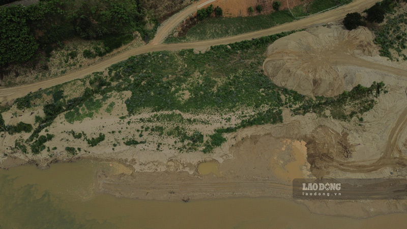 La mine de sable sur le ruisseau Ngòi Thia et la carrière de pierre dans la commune de Khánh Hòa seront bientôt mises aux enchères par la province de Lào Cai pour les droits d'exploitation. Photo: Tân Văn