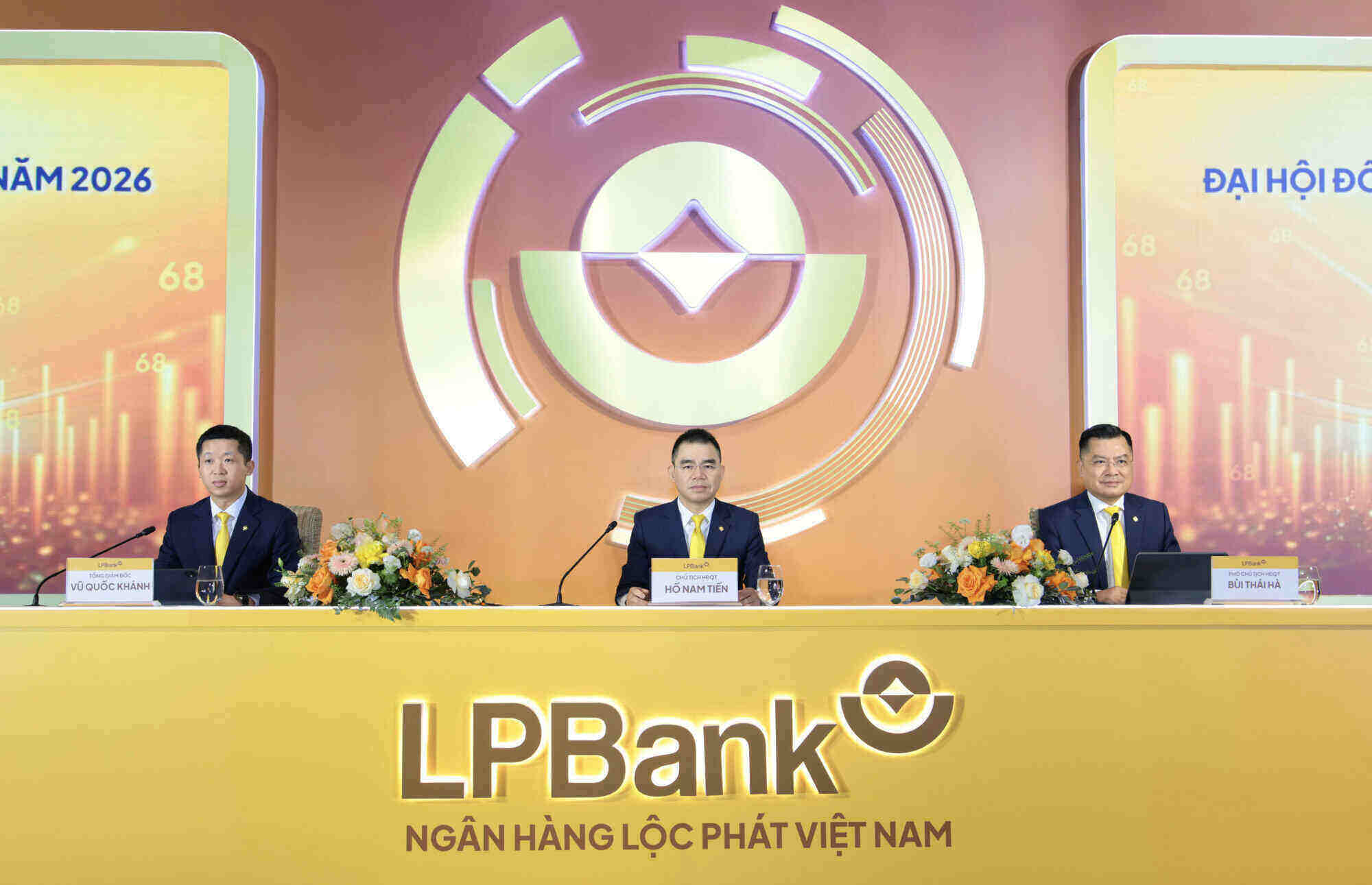 LPBank finalise la distribution de dividendes de 30% en espèces, fixant un objectif de bénéfice de près de 15 000 milliards de VND. Photo: Comité d'organisation.