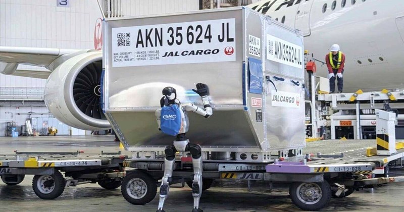 Robot hình người thử nghiệm tại sân bay Nhật Bản