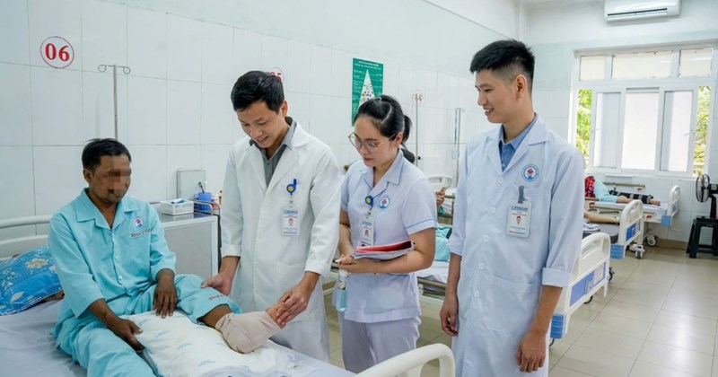 Hospital activates red alert to reconnect foot severed by blade blade of lawnmower
