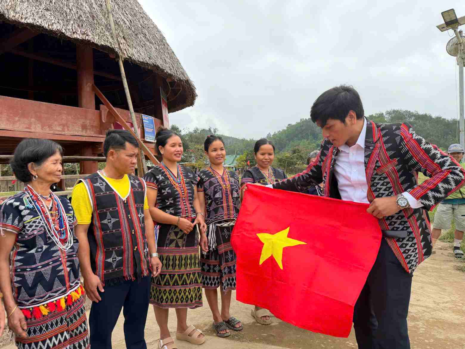 Chairman of the Vietnam Fatherland Front Committee of Da Nang City Le Tri Thanh said that the core criterion of the movement is "people must truly enjoy" the achievements in both material and spiritual terms. Photo: Briu Quan