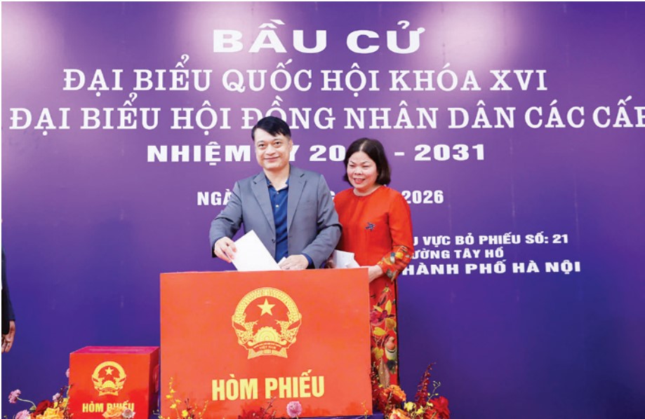 Cử tri tại Hà Nội tham gia bỏ biếu bầu cử ĐBQH khóa XVI và đại biểu HĐND các cấp nhiệm kỳ 2026- 2031. Ảnh: Hải Nguyễn