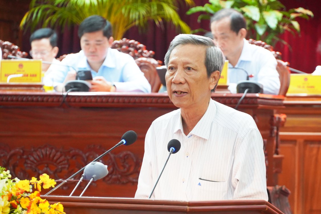 Cử tri Phan Văn Hùng đề nghị, TP cần nhanh chóng rà soát, giải quyết dứt điểm các dự án bị trì trệ, kéo dài. Ảnh: Tạ Quang