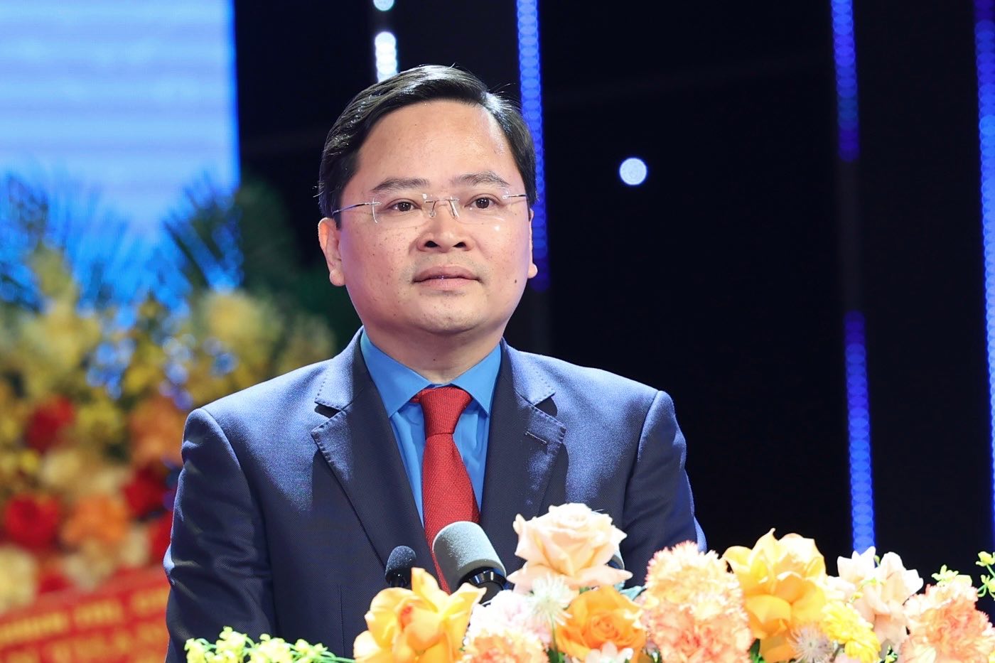 Mr. Nguyen Anh Tuan - Member of the Party Central Committee, Vice Chairman of the Central Committee of the Vietnam Fatherland Front, President of the Vietnam General Confederation of Labor spoke at the ceremony. Photo: Hai Nguyen