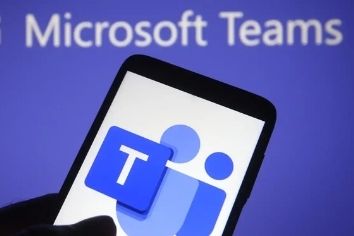 Google warns of a new scam using Microsoft Teams, impersonating IT to steal data. Photo: Shutterstock