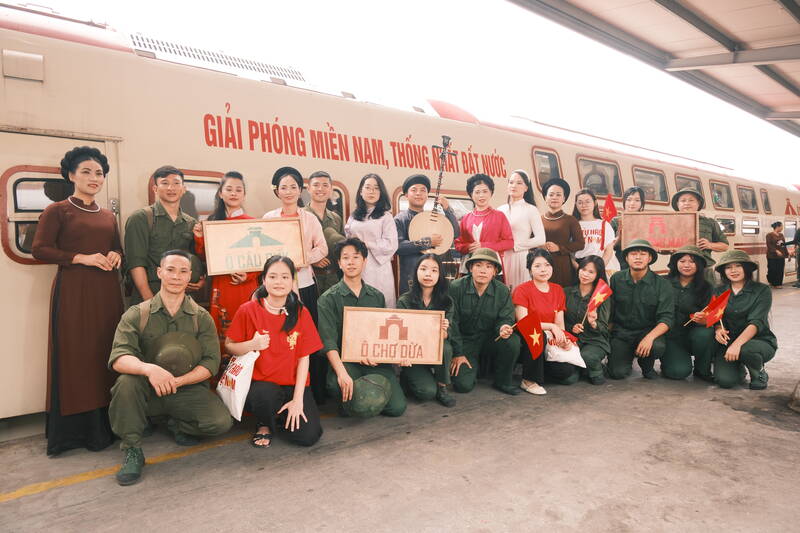 The space recreating history on the Hanoi 5 Cua O train attracts a large number of people to participate in experiencing the holiday of April 30 - 1. 5. Photo: Organizing Committee