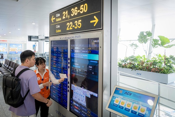 Airfares for holidays are no longer too high. Photo: Noi Bai Airport