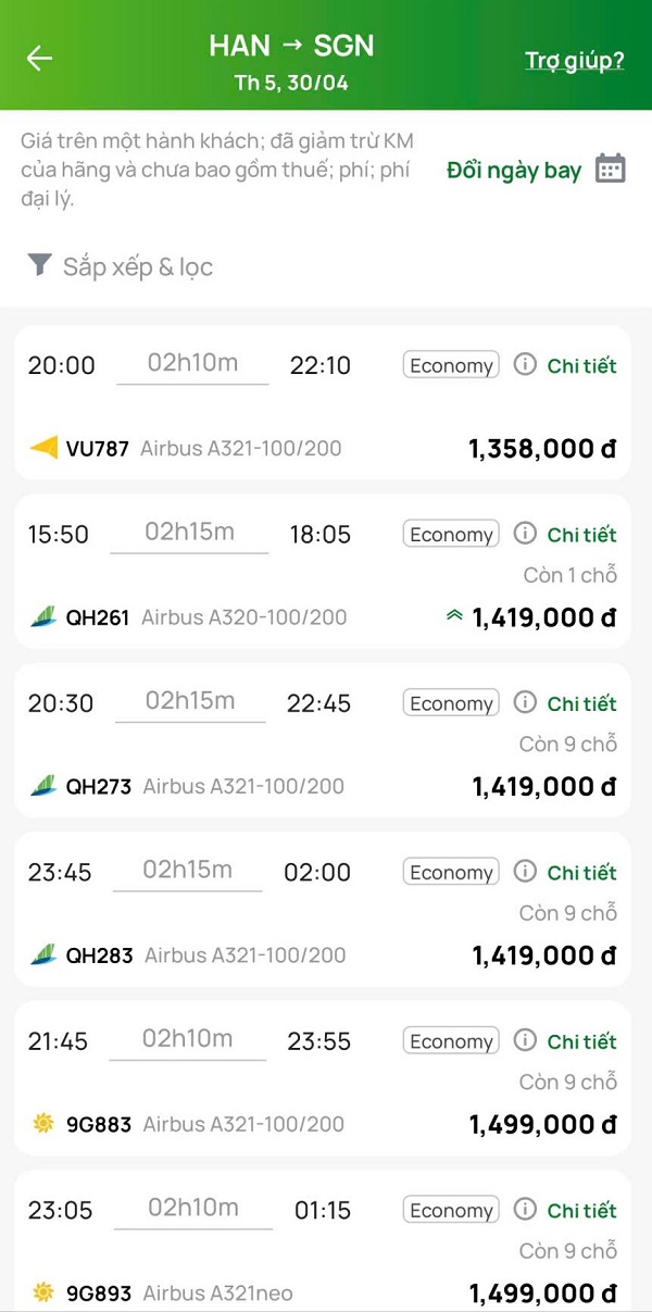 Khảo sát giá vé máy bay dịp nghỉ lễ chặng Hà Nội đi thành phố Hồ Chí Minh. Ảnh: Xuyên Đông