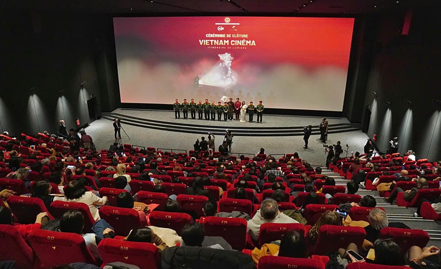 The meeting of "Red Rain" with Paris audiences at the Pathe Palace theater closing Vietnam Cinema Week in France in December 2025. Photo: Ha Hai Long