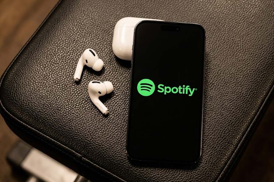 Spotify partners with Peloton, releases over 1,400 exercises on demand. Graphics: Cat Tien